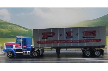 Tyco Perterbilt Cab with P.I.E. Trailer Lighted HP7 HO Slot Car.